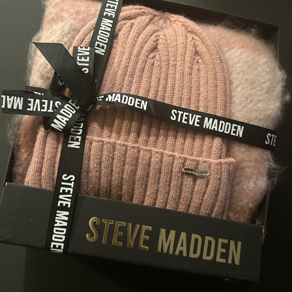 Steve Madden Blush Knit Beanie and Scarf Set